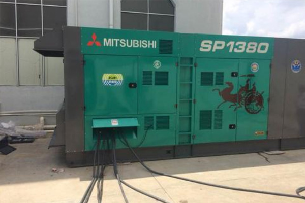 钟山为什么有些柴油发电机组的输出电压可以调节？