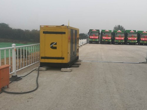 钟山电力系统的稳定性和设备兼容性如何影响发电机组的频率规格？