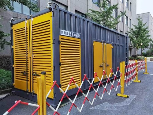 钟山如何使用转速表检查发动机的转速？