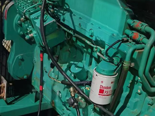 钟山如何确定新的发电机组控制系统是否与原系统兼容？