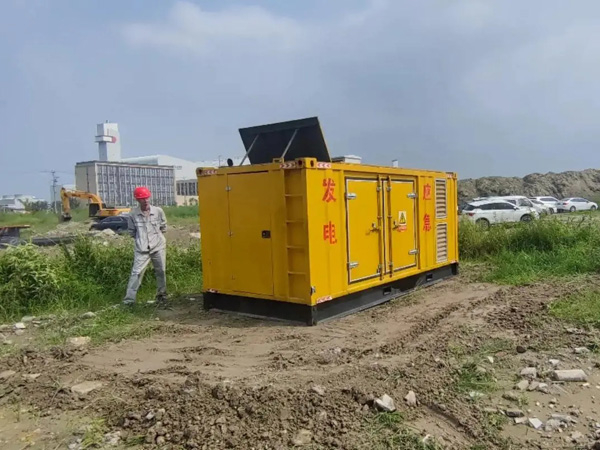 钟山冬季低温环境下，发电机组启动电瓶的容量需求是否会增加？