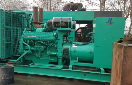 钟山发电机组如何判断水冷式机油散热器内部是否需要清洗？